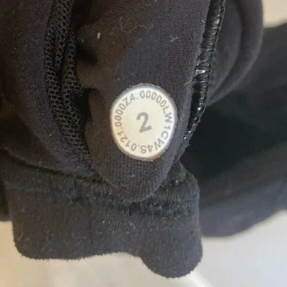 Lululemon black cropped v neck align tank with built in bra size 2 - Picture 3 of 4